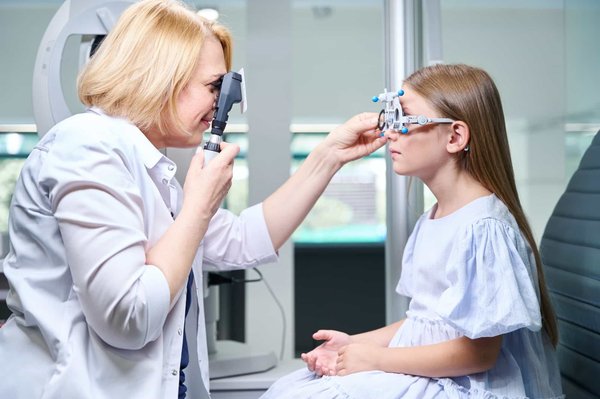 Comment les orthoptistes peuvent-ils contribuer au dépistage précoce des troubles visuels chez les enfants ?